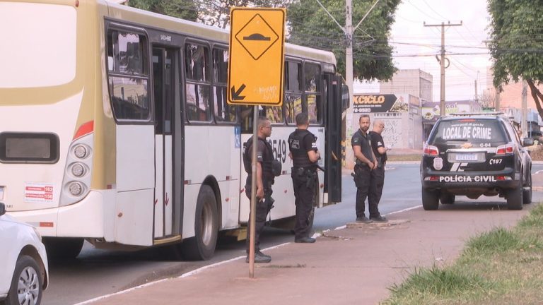 Homem assalta mulher e morre após receber soco de PM, no DF